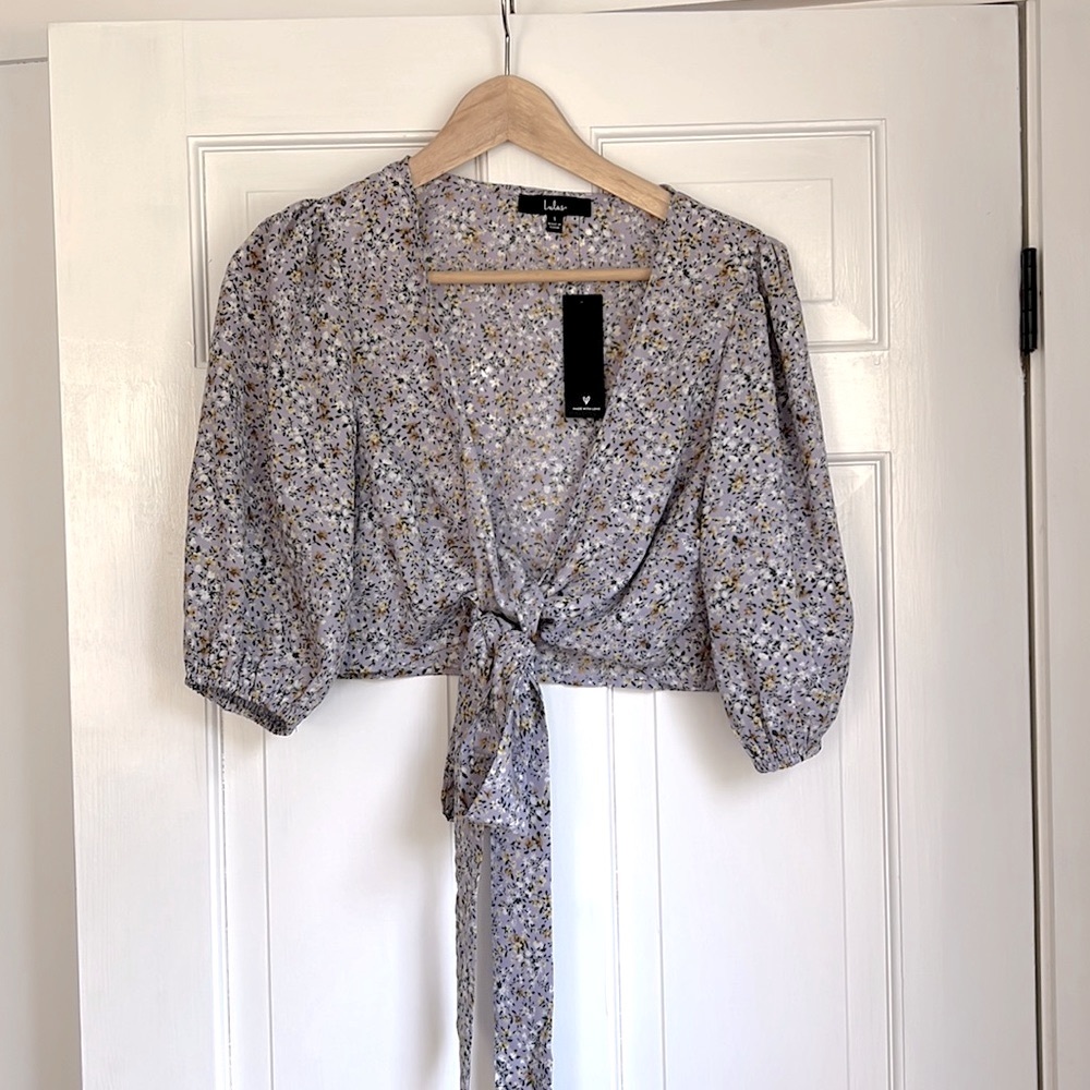 Lulu’s wrap crop top